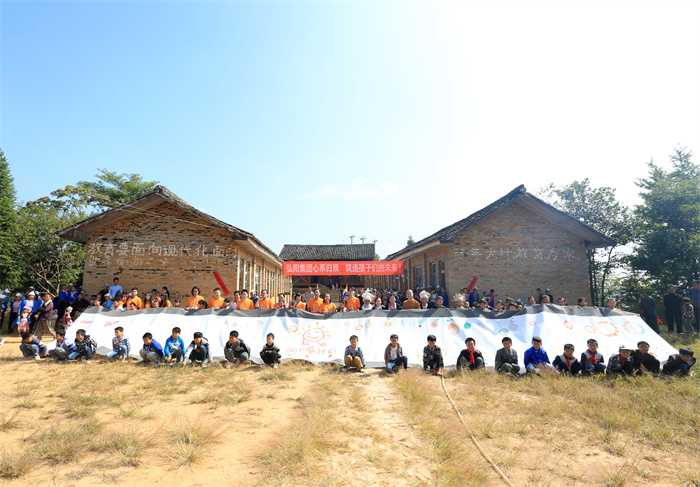 2016年，向貴州黎平歸雙小學(xué)捐助重建新校舍，助力中西部農村基礎教育發(fā)展