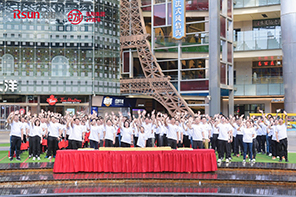 2023年，弘陽(yáng)27周年慶，開(kāi)展”公益日“活動(dòng)，通過(guò)夢(mèng)想小屋探訪(fǎng)、公益拍賣(mài)、關(guān)愛(ài)基金幫扶等，踐行”公益慶生“的大愛(ài)文化